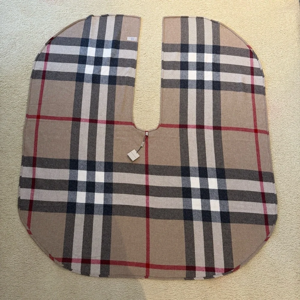 NEW Burberry cape iconic plaid poncho 100% wool